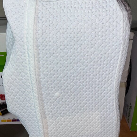 Derillo Pillows - Picture 1 of 4